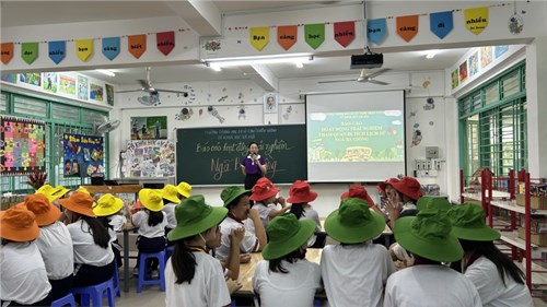 Một số hình ảnh báo cáo của học sinh buổi hoạt động trải nghiệm - Ngã Ba Giồng