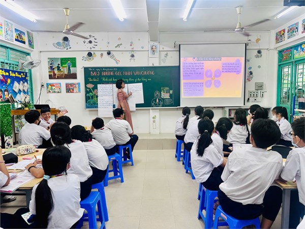 Hình ảnh lên tiết môn Văn 7_Bài dạy minh họa Bài 3: Những góc nhìn văn chương_Văn bản 2: Hình ảnh hoa sen trong bài ca dao “Trong đầm gì đẹp bằng sen”_GV thực hiện: Nguyễn Thị Thanh Bình