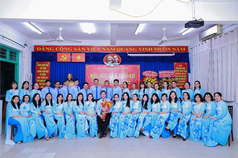 Đại hội chi bộ Trường THCS Tùng Thiện Vương nhiệm kỳ 2025-2027