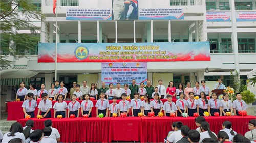 Hình ảnh hội thu  60 ngày nuôi heo đất vì biên giới, biển, đảo 