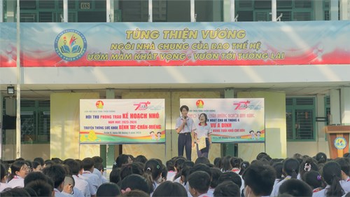 Sinh hoạt theo chủ đề Tháng 4 - Vừng A Dính - Người anh hùng nhỏ tuổi chí lớn