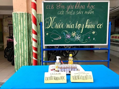 Câu lạc bộ Em yêu khoa học