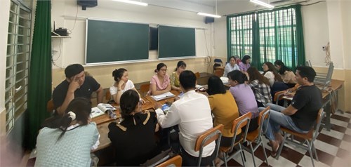 Tổ Khoa học tự nhiên họp triển khai, nhận xét, đánh giá và bình chọn SGK9