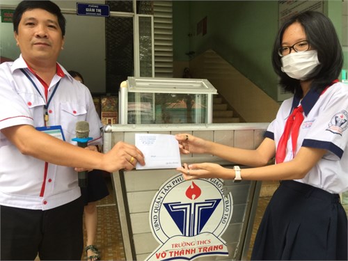 Liên đội trường VTT vận động HS ủng hộ Quà Cây Mùa Xuân tặng các bạn có hoàn cảnh khó khăn đón Tết Nguyên Đán Giáp Thìn