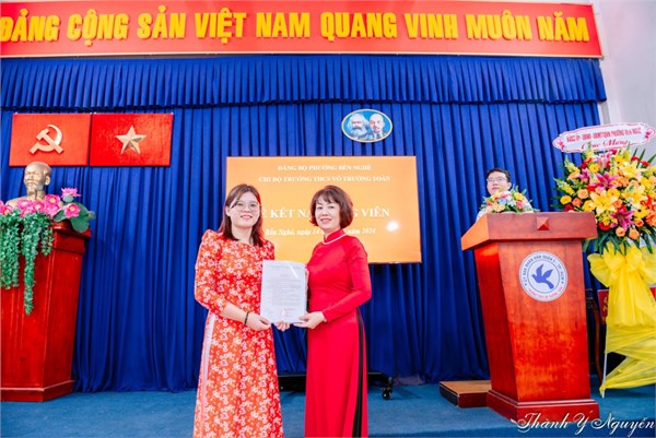 Kết nạp đảng viên mới Đinh Thị Ngọc Yến