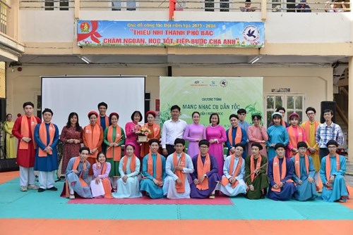 Chuyên đề Bảo tồn di sản văn hóa dân tộc - Mang nhạc cụ dân tộc đến trường học