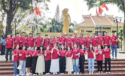 Trường tiểu học – thcs tạ uyên
tổ chức hoạt động về nguồn tại đài tưởng niệm anh hùng liệt sĩ võ thị sáu
nhân kỷ niệm 85 năm ngày khởi nghĩa nam kỳ (23/11/1940 – 23/11/2025)