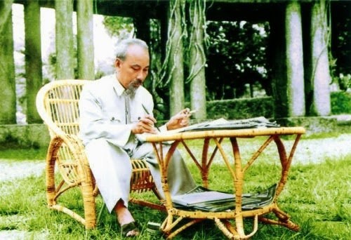 Những hình ảnh bác hồ đẹp và sống mãi trong tim chúng ta