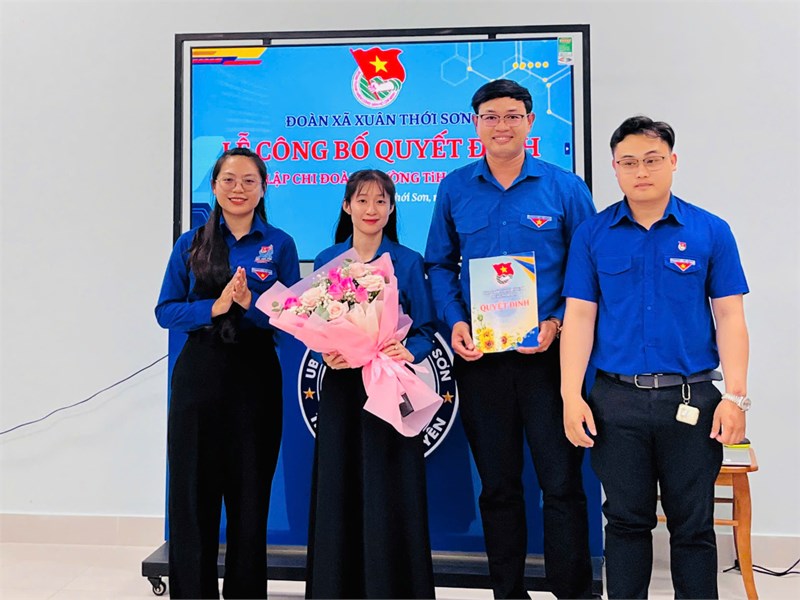 Lễ công bố quyết định thành lập chi đoàn trường tih-thcs tạ uyên