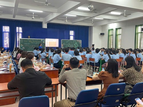 Sáng thứ 4, ngày 26 tháng 02 năm 2025, Trường THCS An Nhơn - tổ chức thao giảng môn Ngữ văn 9 cấp Quận (BÀI 6: Những vấn đề toàn cầu - Tiết 82: Viết bài văn nghị luận về một vấn đề cần giải quyết - Tiết 2) năm học 2024-2025.