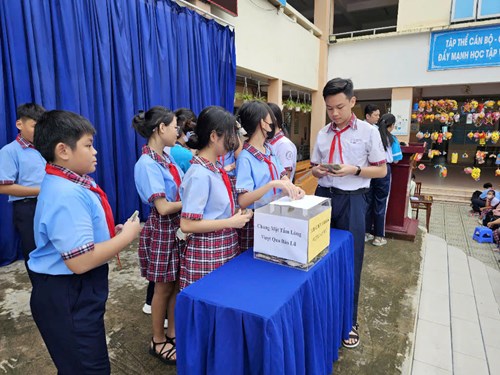 Chung một tấm lòng - góp sức yêu thương - vượt qua bão lũ