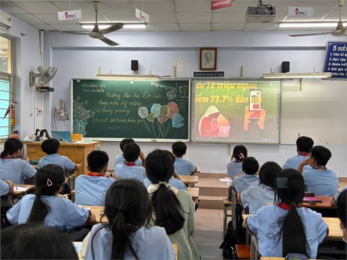 Hướng dẫn cho đội viên, thiếu nhi kỹ năng sử dụng mạng Internet an toàn, hiệu quả.