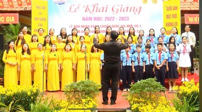 Ca khúc: An Phú ngôi trường tôi yêu; Sáng tác: Thanh Dung và Nguyễn An Đệ; TB: Ca sĩ Xuân Thuyên và Xuân Thư