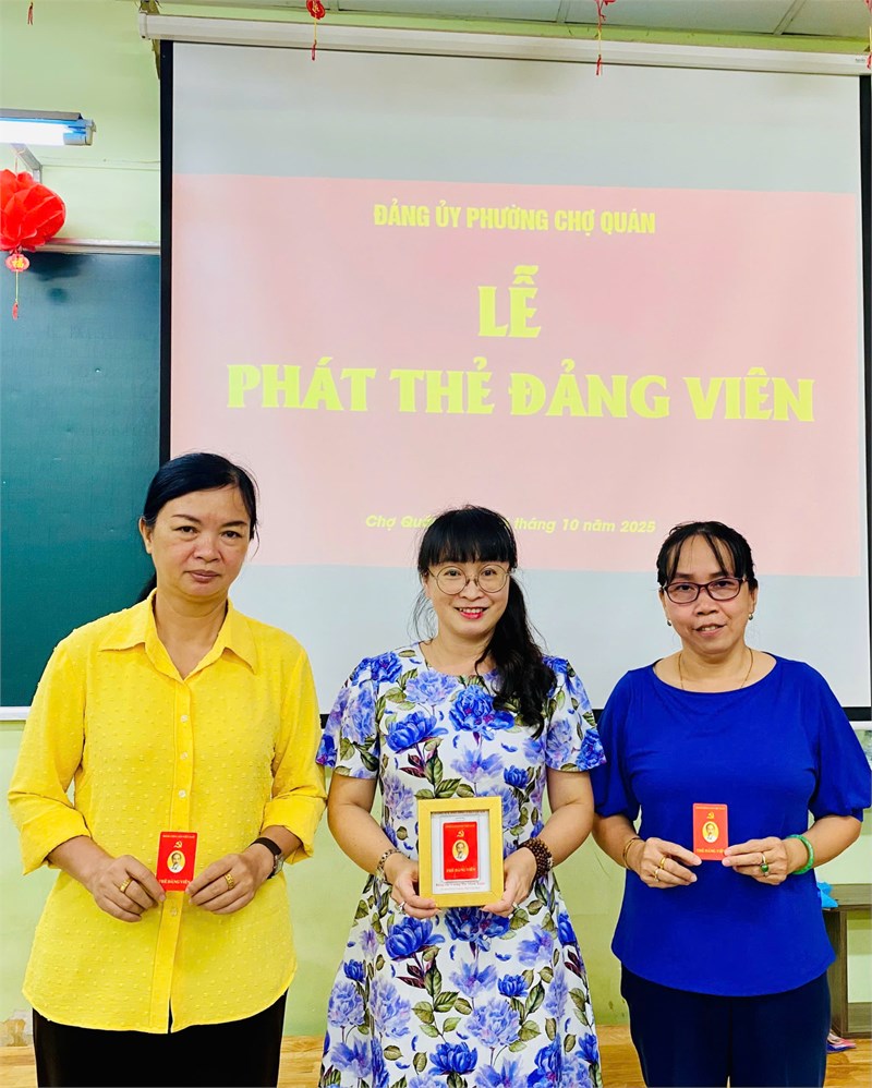 Chi bộ trường thcs ba đình trao thẻ đảng viên – niềm vinh dự của người đảng viên