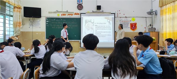 Thao giảng chuyên môn cấp trường Môn Lịch sử và Địa lí với chủ đề “Dịch vụ”