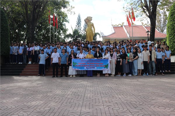 Trường THCS Bình Chánh - Học sinh khối 8, 9 tham quan, trải nghiệm ngoại khóa - Tại nhà lưu niệm Võ Thị Sáu - Biển Long Hải