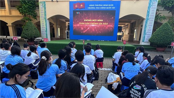 Tham dự trực tuyến chương trình “Không một mình – Cùng nhau an toàn trực tuyến 