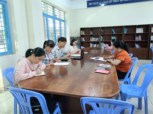 Sinh hoạt chuyên môn tổ lịch sử - địa lí tháng 01/2025
