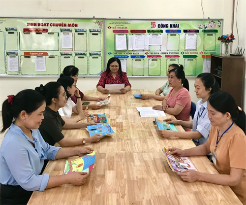 Sinh hoạt chuyên môn lần 1 tháng 01
bàn bạc và thống nhất về chuyên môn theo hướng nghiên cứu bài học