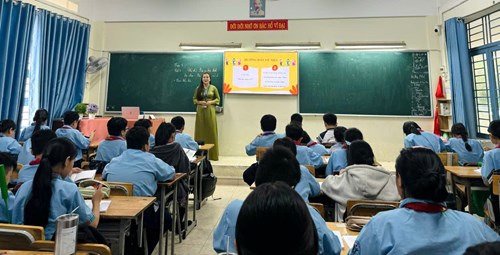 THAO GIẢNG MÔN ÂM NHẠC
Ôn hát bài “Tiếng chuông và ngọn cờ”,  Đọc nhạc: Bài đọc nhạc số 2