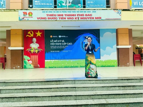 Sinh hoạt đầu tuần 8:  rèn luyện thân thể, củng cố đạo đức xứng tầm vóc quốc tế 