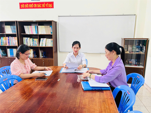 Sinh hoạt chuyên môn tháng 11 – lần 2 tổ giáo dục công dân