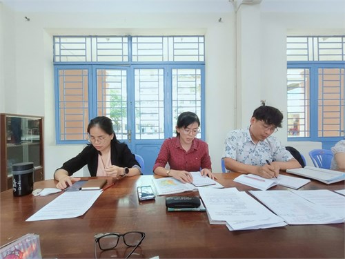 Sinh hoạt chuyên môn lần 1 tháng 02
bàn bạc và thống nhất về chuyên môn theo hướng nghiên cứu bài học