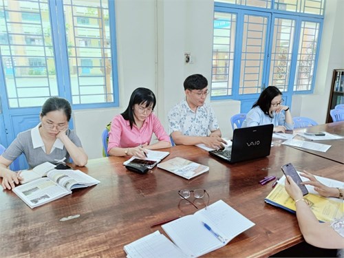 Sinh hoạt chuyên môn lần 2 tháng 2 tổ sử - địa