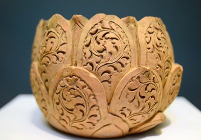 Hình tượng hoa sen trên gốm sứ hoàng thành thăng long