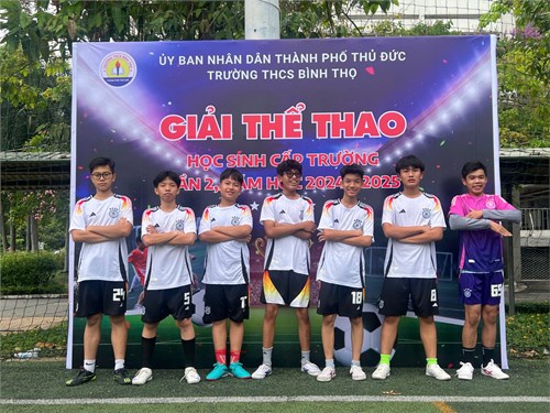 Tổ chức Hội thao Bóng đá cấp trường và phát động phong trào  Mỗi đội viên, học sinh tự rèn luyện một môn thể thao 