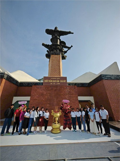 Liên đội trường THCS Bình Trị Đông tổ chức hội thi hát Quốc ca tại địa chỉ đỏ Rạch Gầm - Xoài Mút