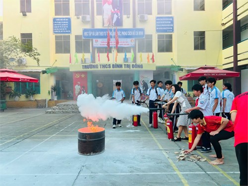 Trường THCS Bình Trị Đông thực hiện công tác tập huấn phòng cháy chữa cháy, phòng chống dịch bệnh mùa mưa