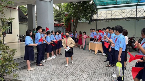 Trường THCS Cách Mạng Tháng Tám đã tổ chức Ngày đón học sinh lớp 6