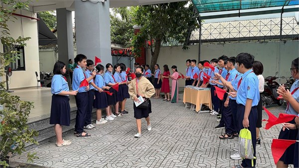 Trường THCS Cách Mạng Tháng Tám đã tổ chức Ngày đón học sinh lớp 6