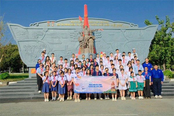 Liên đội THCS Cát Lái tham gia hành trình “Măng non sẵn sàng vì biên giới biển, đảo” năm học 2025 - 2026