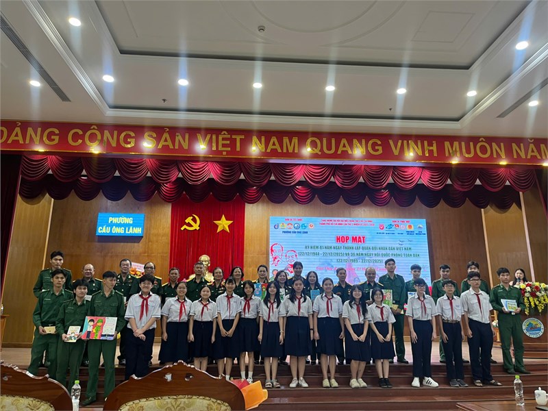 Em yêu chú bộ đội - Chào mừng Ngày thành lập Quân đội Nhân dân Việt Nam 22/12