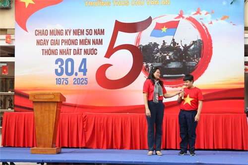 Chi Đoàn trường THCS Chu Văn An sinh hoạt chuyên đề  Kỉ niệm 50 năm ngày gairi phóng miền Nam, thống nhất đất nước .