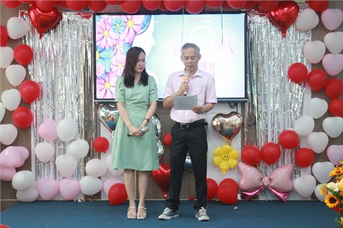 Trường THCS Đặng Trần Côn đã tổ chức lễ kỉ niệm Ngày Quốc tế Phụ nữ 8/3