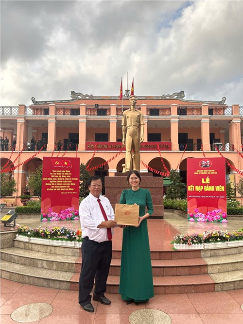 Lễ Kết nạp Đảng Viên mới mừng kỷ niệm 50 năm Chiến thắng Miền Nam (30/4/1975 - 30/4/2025)