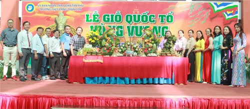 Trường THCS Đặng Trần Côn tổ chức lễ Giỗ tổ Hùng Vương