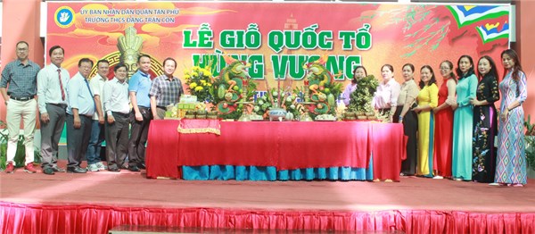 Trường THCS Đặng Trần Côn tổ chức lễ Giỗ tổ Hùng Vương