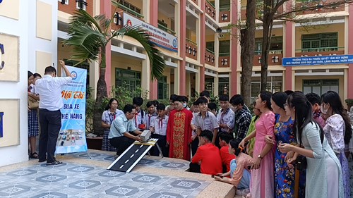 Hội xuân 2025 - Hội thi STEM Đua xe thế năng
