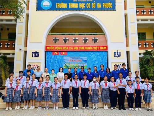 Hưởng ứng Lễ ra quân tổng vệ sinh môi trường Huyện