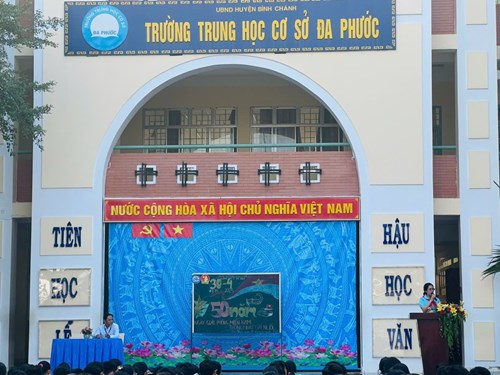 Liên đội tổ chức sinh hoạt kỷ niệm 50 năm Ngày Giải phóng miền Nam, thống nhất đất nước