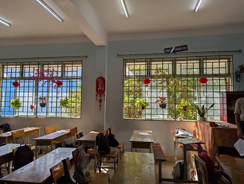 Liên đội tổ chức phong trào  Trang trí lớp học  mỗi tháng với chủ đề phù hợp theo từng tháng, đảm bảo trang trí cây xanh, không gian xanh trong lớp học