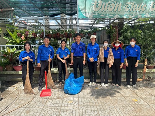 Chi đoàn trường THCS Đa Phước hưởng ứng ngày chủ nhật xanh