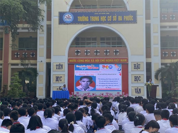 Chủ điểm tháng 10: Anh hùng Nguyễn Văn Trỗi – Có cái chết hóa thành bất tử