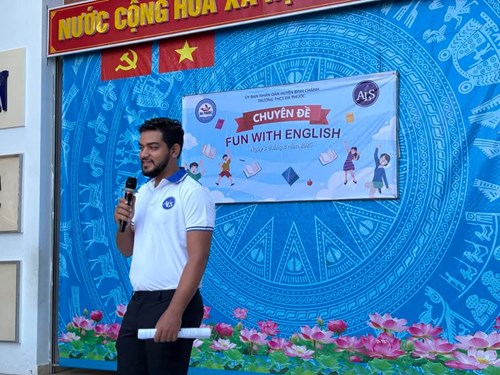 Chuyên đề “Fun with English” nhằm rèn luyện cho đôi viên học sinh kĩ năng ngoại ngữ.