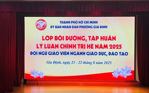 CB-GV-NV trường THCS Điện Biên tham gia lớp bồi dưỡng, tập huấn lý luận chính trị hè năm 2025