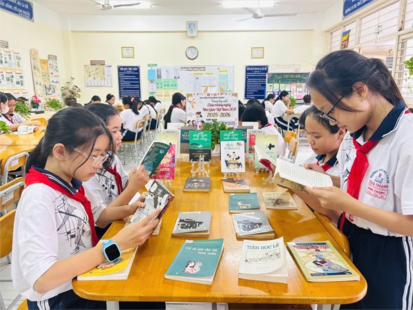 Trưng bày sách chào mừng Ngày Nhà Giáo Việt Nam 20/11 năm học 2025-2026, từ ngày 13/11/2025 đến ngày 27/11/2025.